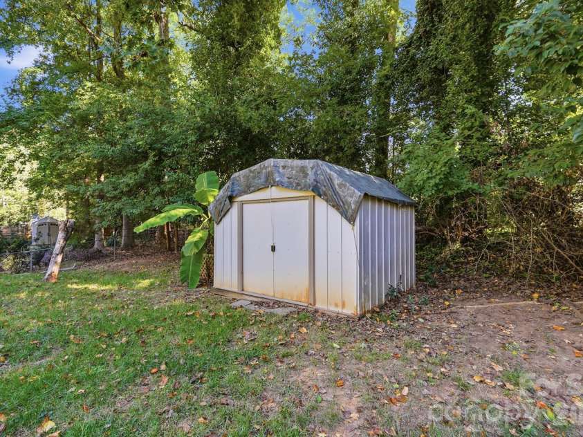 8118 Cliffside Drive, Charlotte, NC 28270.  MLS# CAR4436889, YatesRealty ID 58783. 
