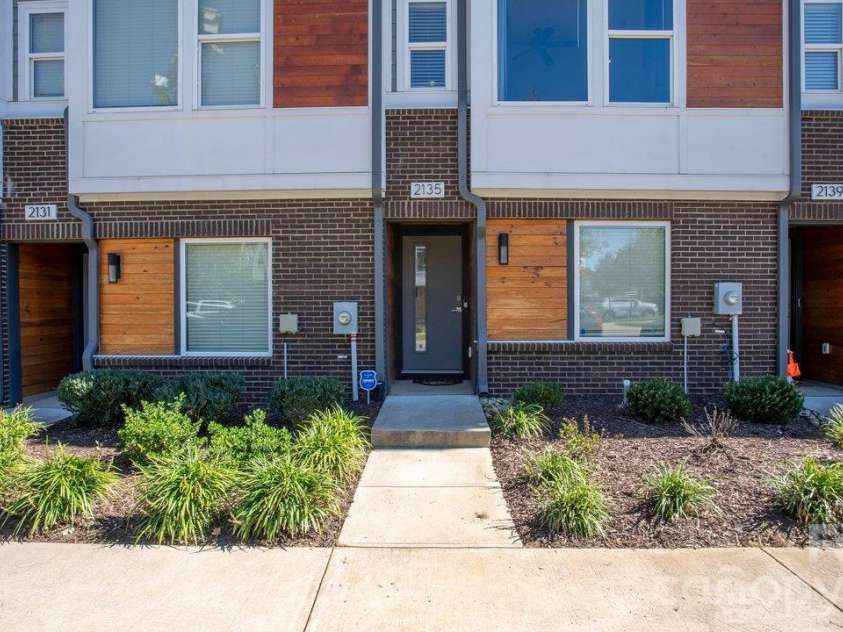 2135 Bryant Park Drive, Charlotte, NC 28208.  MLS# CAR4438170, YatesRealty ID 58789. 