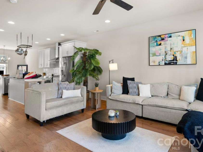 2135 Bryant Park Drive, Charlotte, NC 28208.  MLS# CAR4438170, YatesRealty ID 58789. 