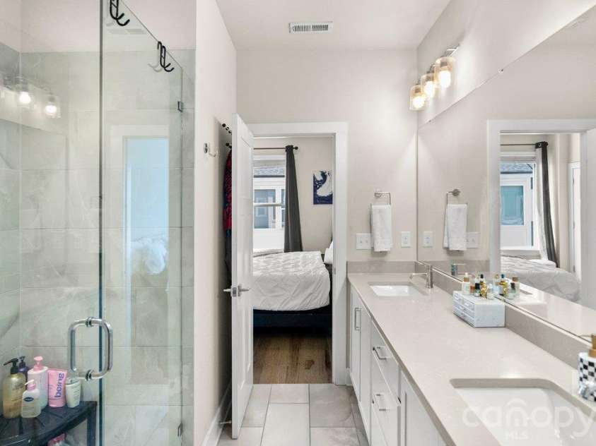 2135 Bryant Park Drive, Charlotte, NC 28208.  MLS# CAR4438170, YatesRealty ID 58789. 