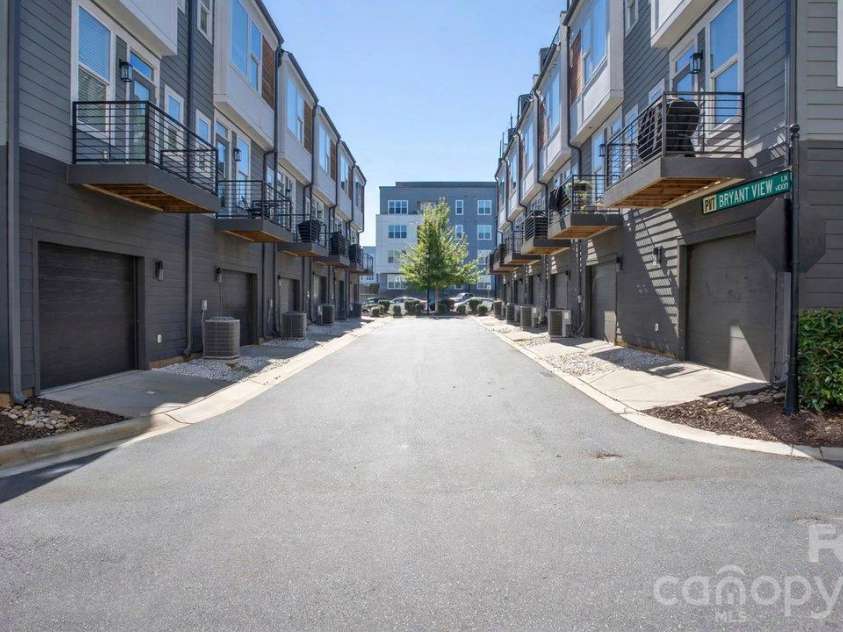 2135 Bryant Park Drive, Charlotte, NC 28208.  MLS# CAR4438170, YatesRealty ID 58789. 