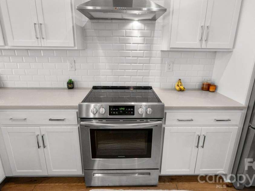 2135 Bryant Park Drive, Charlotte, NC 28208.  MLS# CAR4438170, YatesRealty ID 58789. 