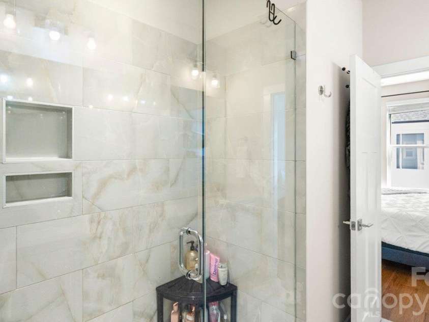 2135 Bryant Park Drive, Charlotte, NC 28208.  MLS# CAR4438170, YatesRealty ID 58789. 