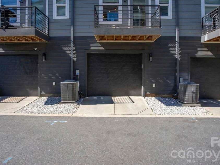 2135 Bryant Park Drive, Charlotte, NC 28208.  MLS# CAR4438170, YatesRealty ID 58789. 
