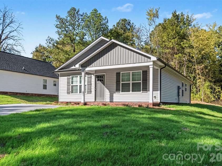 1027 Alabama Street, Kannapolis, NC 28083.  MLS# CAR4436594, YatesRealty ID 58795. 