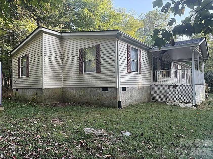 87 Sleepy Forest Drive, Leicester, NC 28748.  MLS# CAR4436542, YatesRealty ID 58797. 