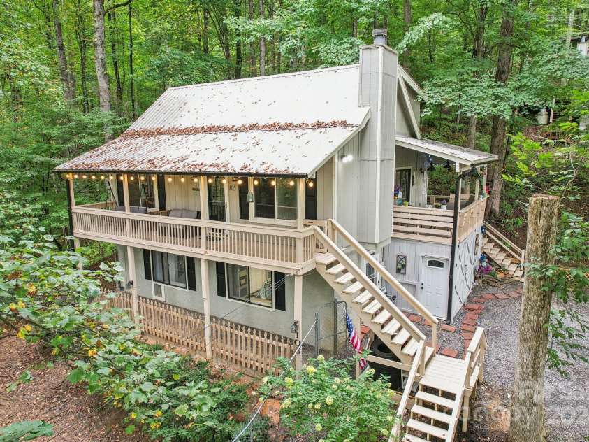105 Shirley Drive, Maggie Valley, NC 28751.  MLS# CAR4183103, YatesRealty ID 588. 