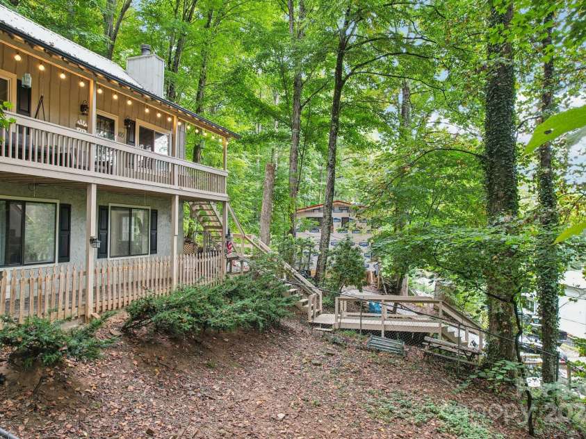 105 Shirley Drive, Maggie Valley, NC 28751.  MLS# CAR4183103, YatesRealty ID 588. 