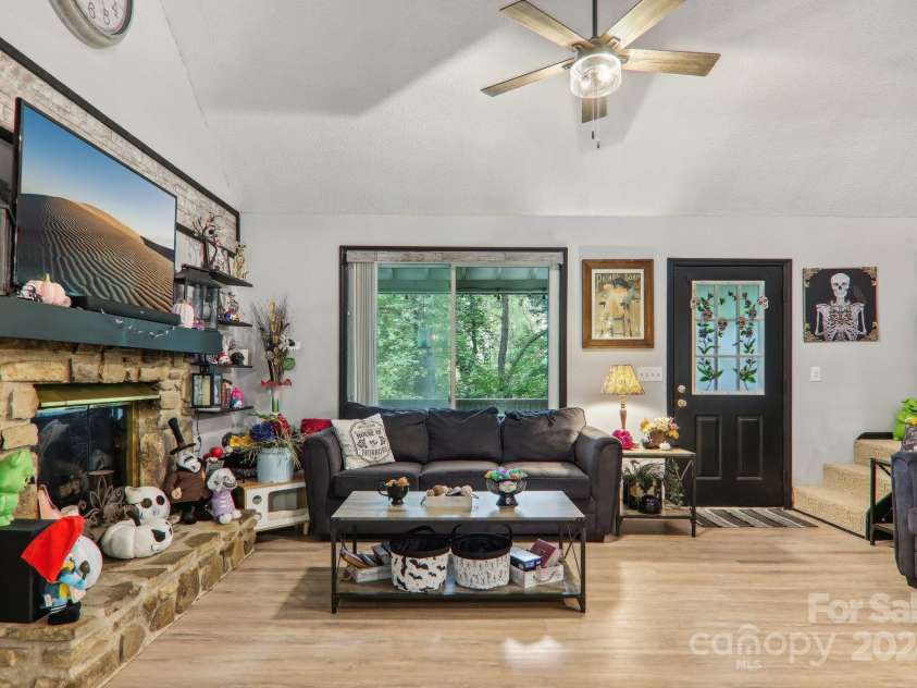 105 Shirley Drive, Maggie Valley, NC 28751.  MLS# CAR4183103, YatesRealty ID 588. 