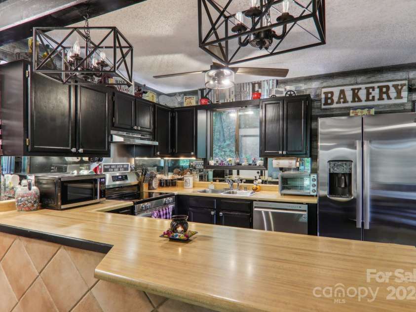 105 Shirley Drive, Maggie Valley, NC 28751.  MLS# CAR4183103, YatesRealty ID 588. 