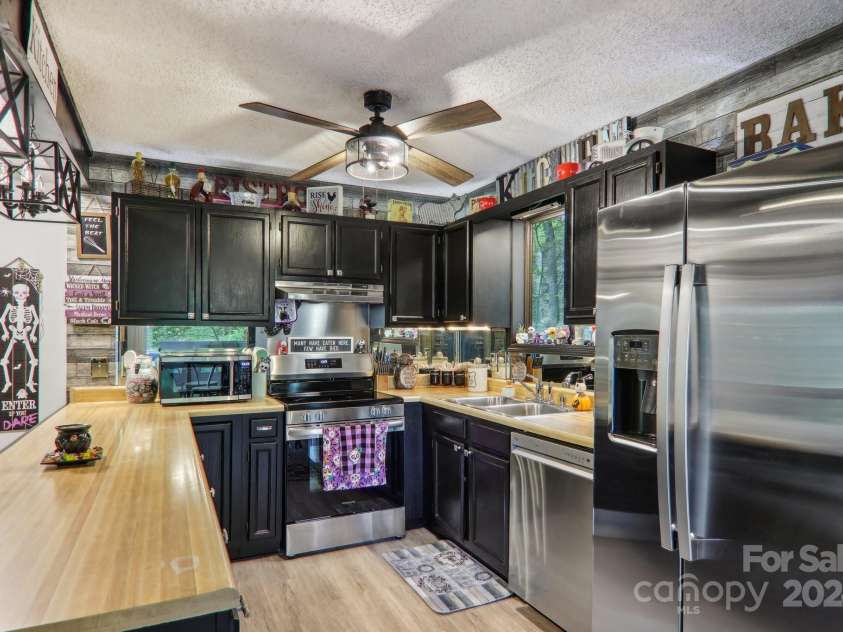 105 Shirley Drive, Maggie Valley, NC 28751.  MLS# CAR4183103, YatesRealty ID 588. 