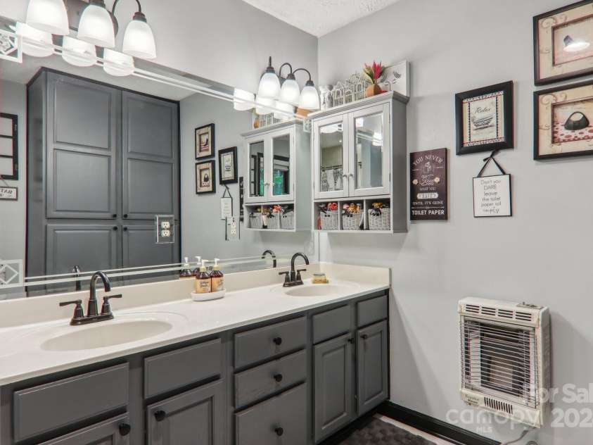 105 Shirley Drive, Maggie Valley, NC 28751.  MLS# CAR4183103, YatesRealty ID 588. 