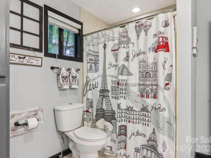 105 Shirley Drive, Maggie Valley, NC 28751.  MLS# CAR4183103, YatesRealty ID 588. 