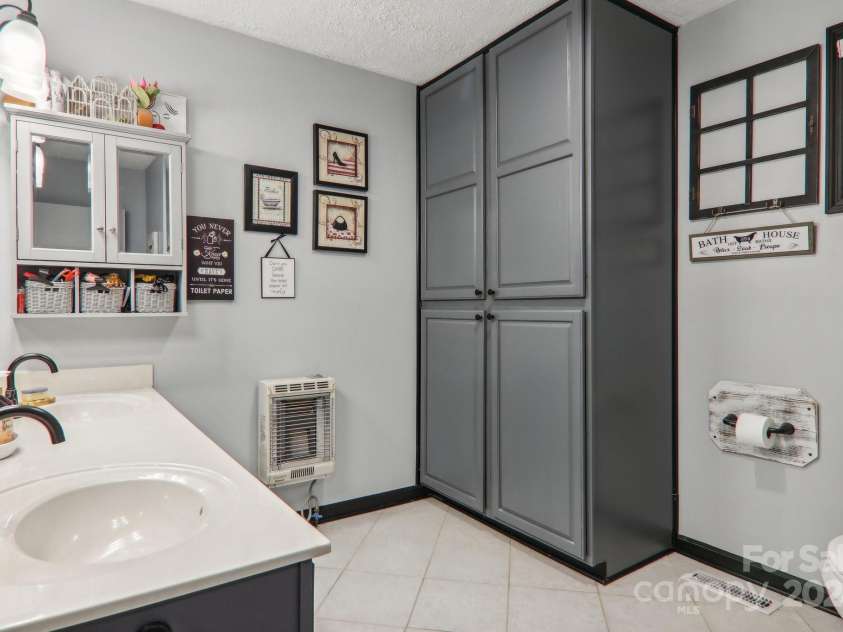 105 Shirley Drive, Maggie Valley, NC 28751.  MLS# CAR4183103, YatesRealty ID 588. 