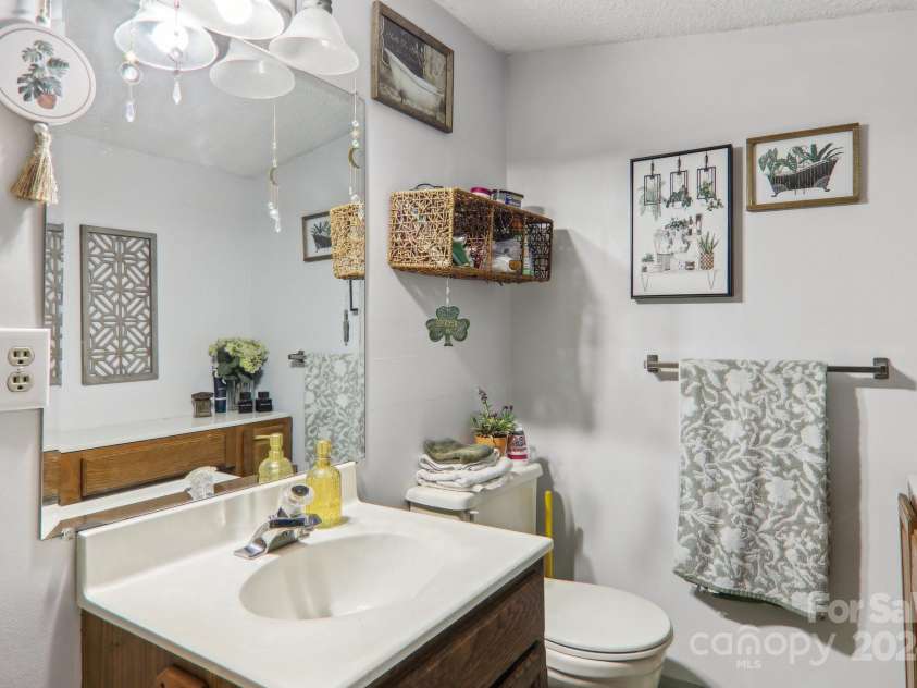 105 Shirley Drive, Maggie Valley, NC 28751.  MLS# CAR4183103, YatesRealty ID 588. 