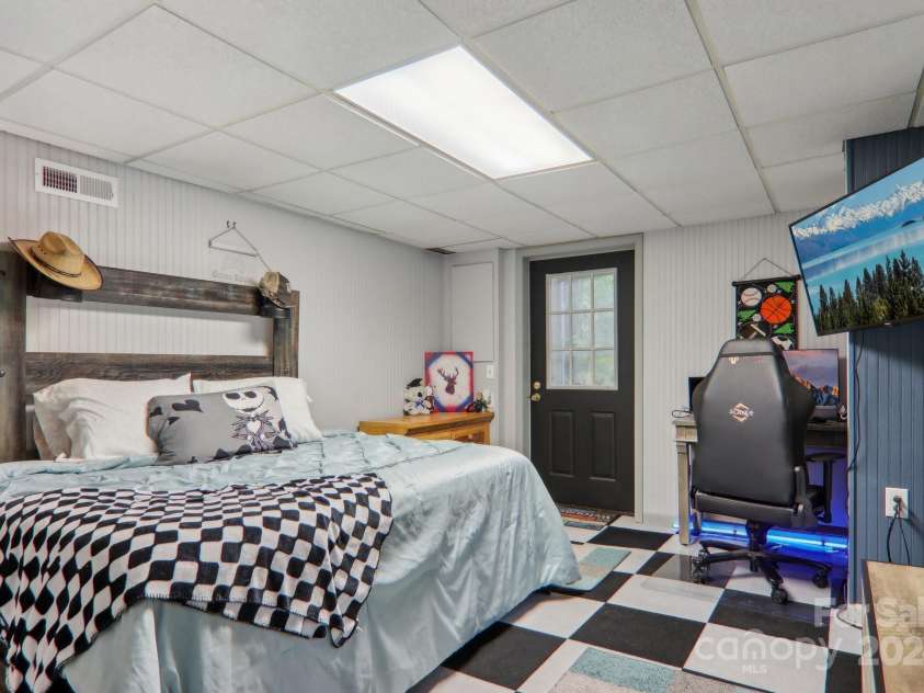 105 Shirley Drive, Maggie Valley, NC 28751.  MLS# CAR4183103, YatesRealty ID 588. 