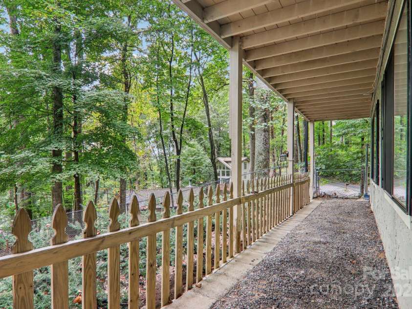 105 Shirley Drive, Maggie Valley, NC 28751.  MLS# CAR4183103, YatesRealty ID 588. 