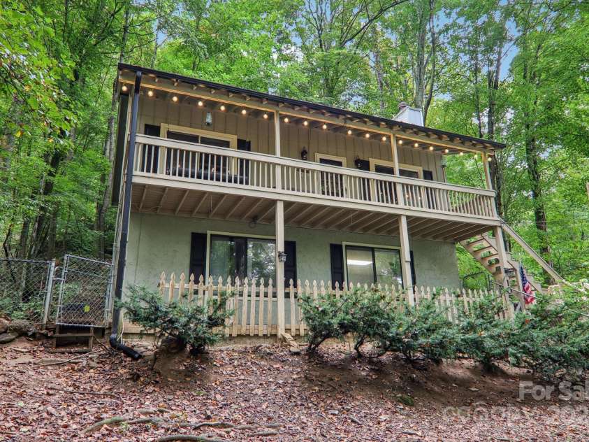105 Shirley Drive, Maggie Valley, NC 28751.  MLS# CAR4183103, YatesRealty ID 588. 