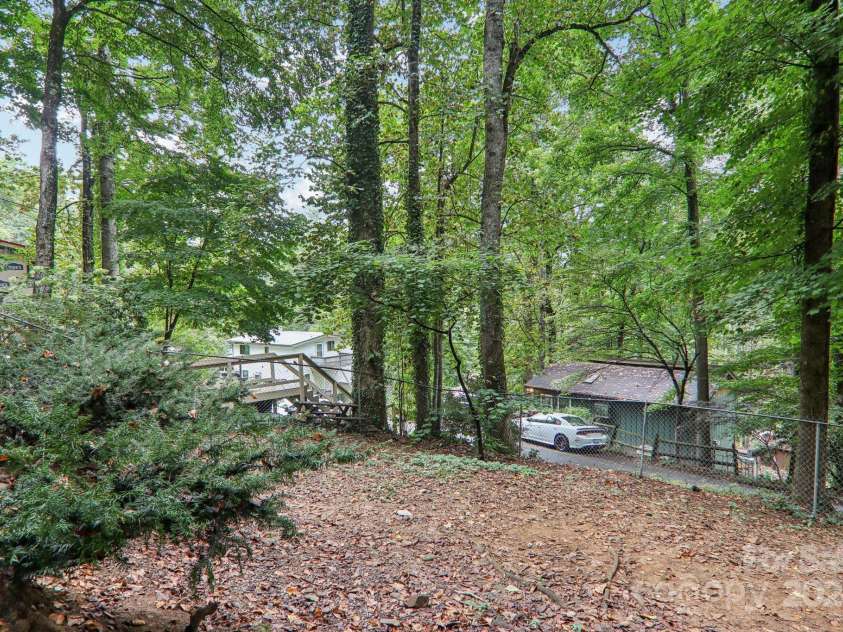 105 Shirley Drive, Maggie Valley, NC 28751.  MLS# CAR4183103, YatesRealty ID 588. 