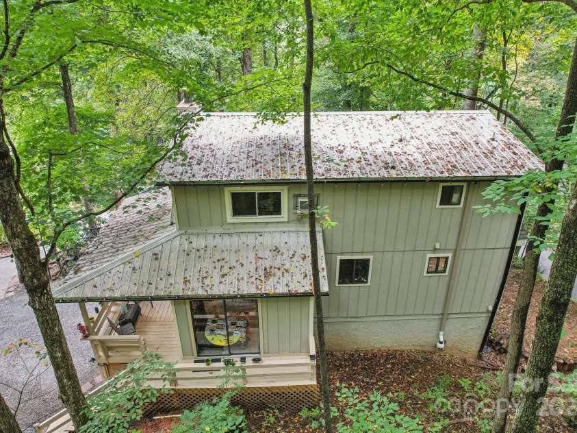 105 Shirley Drive, Maggie Valley, NC 28751.  MLS# CAR4183103, YatesRealty ID 588. 
