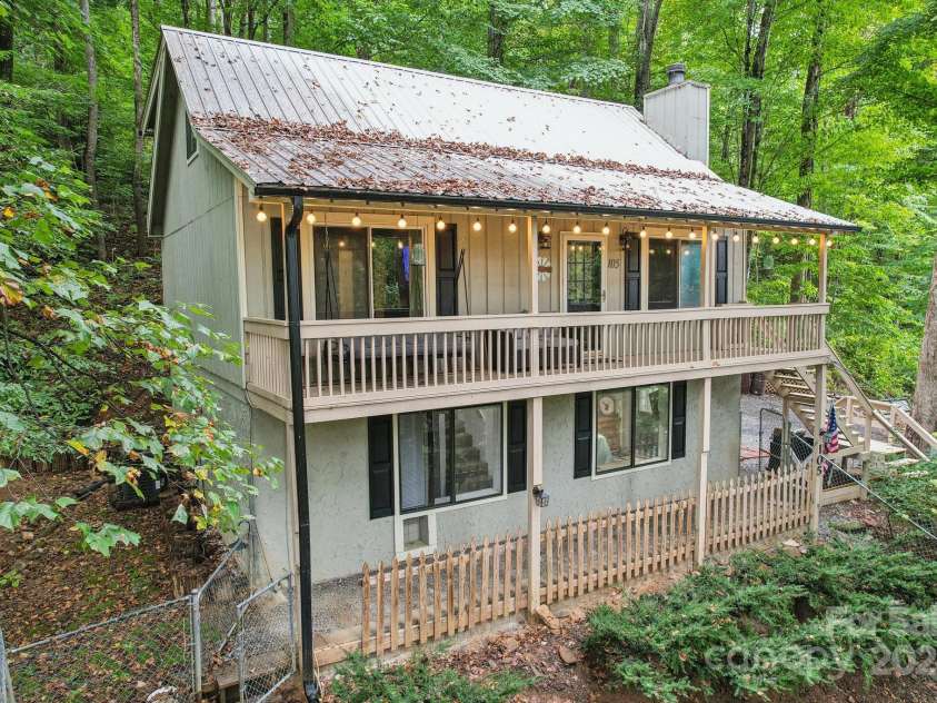 105 Shirley Drive, Maggie Valley, NC 28751.  MLS# CAR4183103, YatesRealty ID 588. 