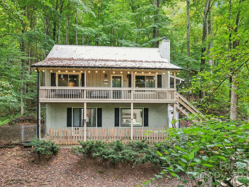 105 Shirley Drive, Maggie Valley, NC 28751.  MLS# CAR4183103, YatesRealty ID 588. 