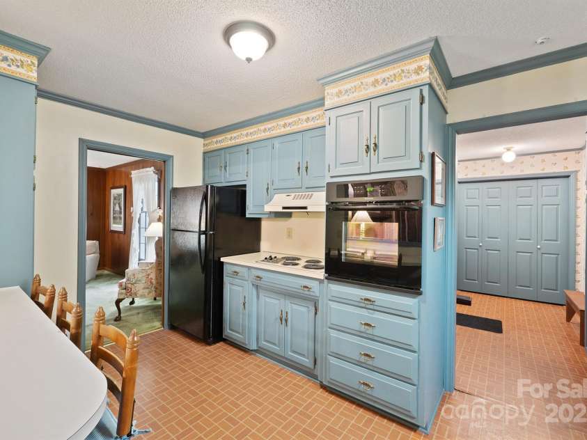 112 Julia Drive, Lincolnton, NC 28092.  MLS# CAR4257855, YatesRealty ID 588. 