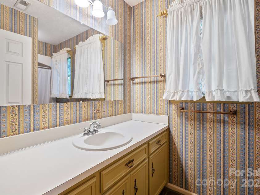 112 Julia Drive, Lincolnton, NC 28092.  MLS# CAR4257855, YatesRealty ID 588. 