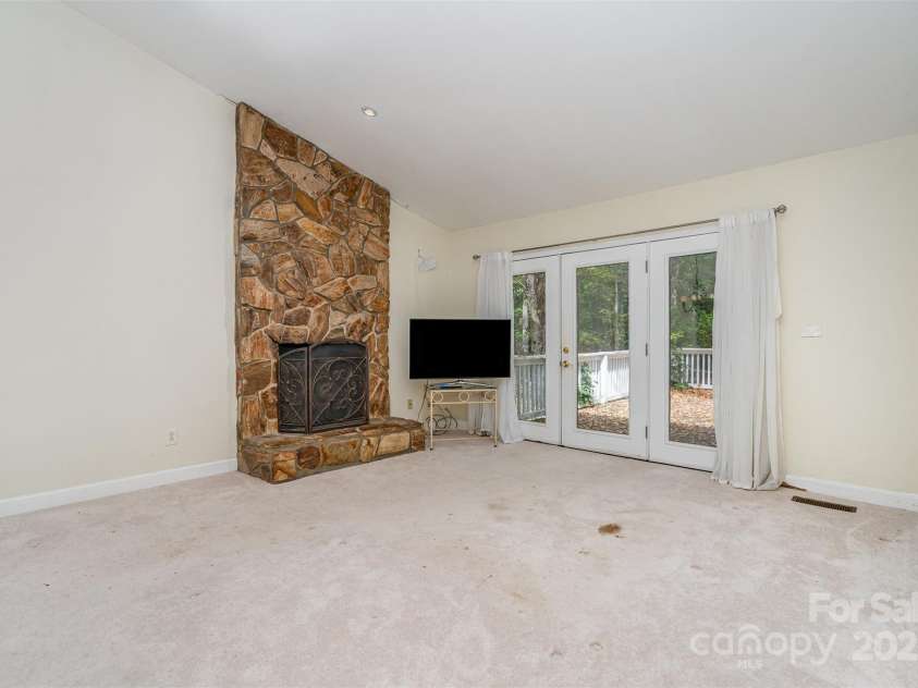 15133 Torrence Branch Road, Charlotte, NC 28278.  MLS# CAR4299900, YatesRealty ID 588. 