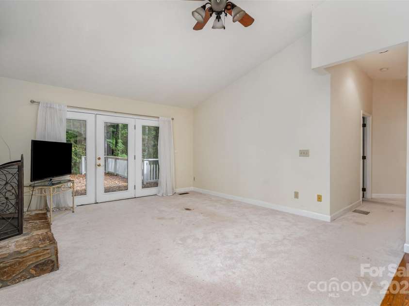 15133 Torrence Branch Road, Charlotte, NC 28278.  MLS# CAR4299900, YatesRealty ID 588. 