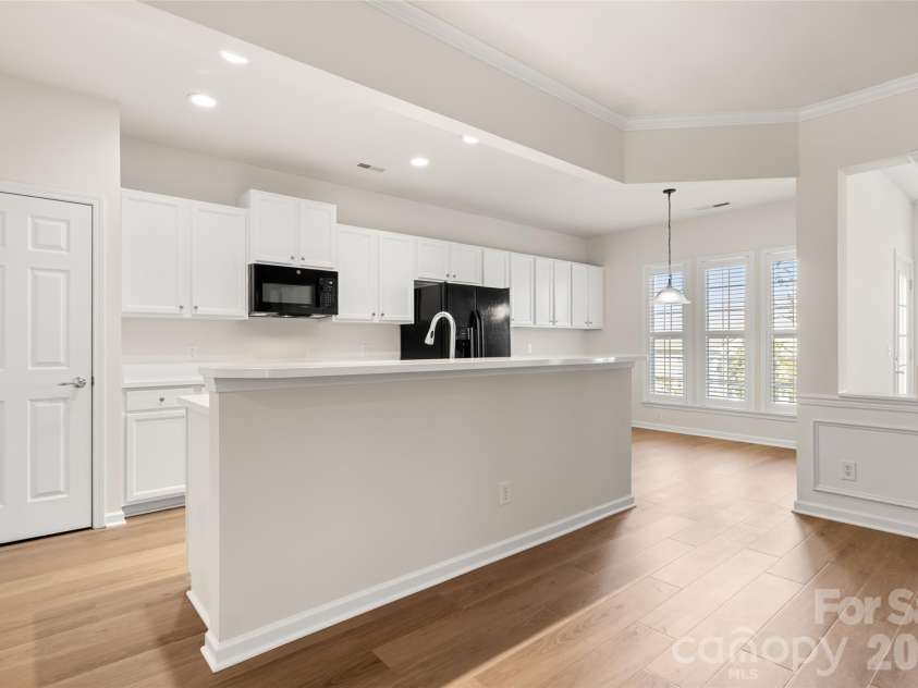 1058 Mesa Verde Drive, Indian Land, SC 29707.  MLS# CAR4408157, YatesRealty ID 58806. Kitchen bar seating
