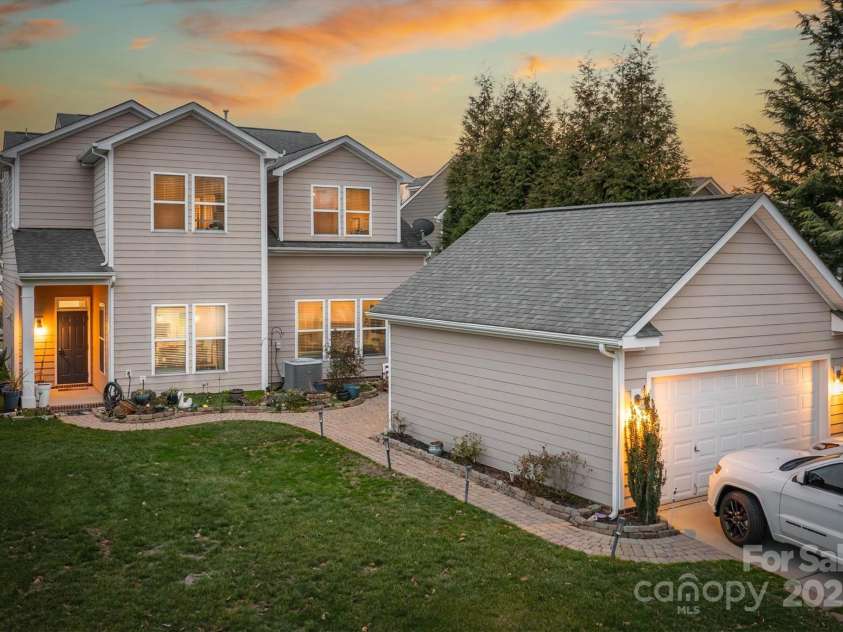 375 Montibello Drive, Mooresville, NC 28117.  MLS# CAR4220480, YatesRealty ID 5881. 