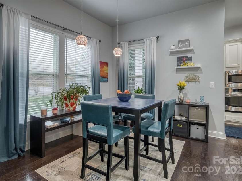 375 Montibello Drive, Mooresville, NC 28117.  MLS# CAR4220480, YatesRealty ID 5881. Breakfast Nook