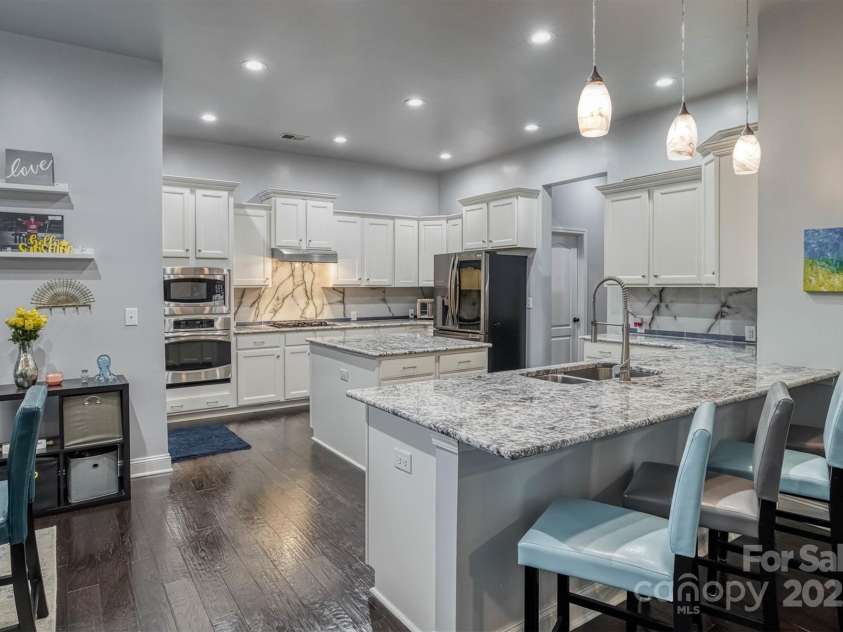 375 Montibello Drive, Mooresville, NC 28117.  MLS# CAR4220480, YatesRealty ID 5881. Chefs Kitchen with Gas Cook Top