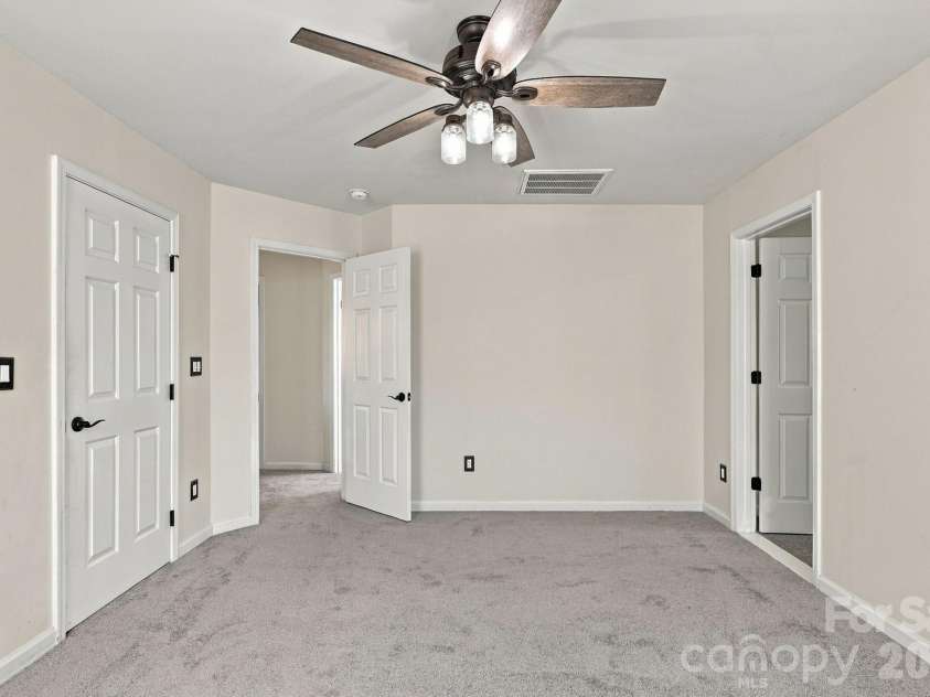 11921 Snapping Turtle Lane, Huntersville, NC 28078.  MLS# CAR4432736, YatesRealty ID 58817. 