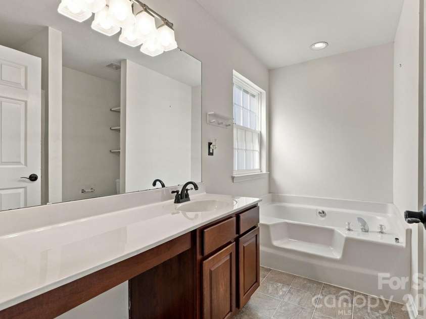11921 Snapping Turtle Lane, Huntersville, NC 28078.  MLS# CAR4432736, YatesRealty ID 58817. 