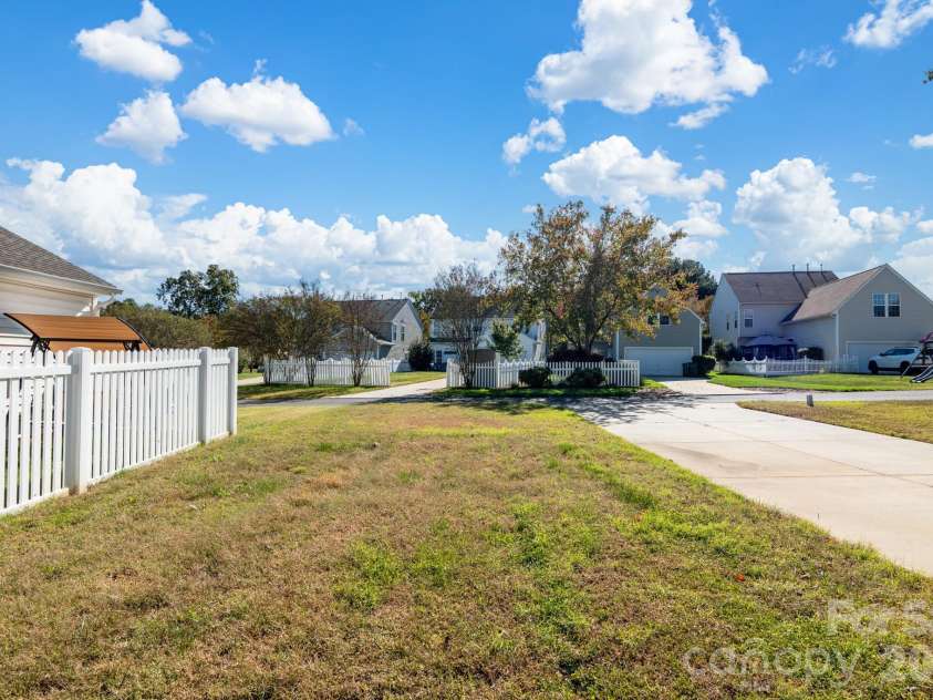 11921 Snapping Turtle Lane, Huntersville, NC 28078.  MLS# CAR4432736, YatesRealty ID 58817. 