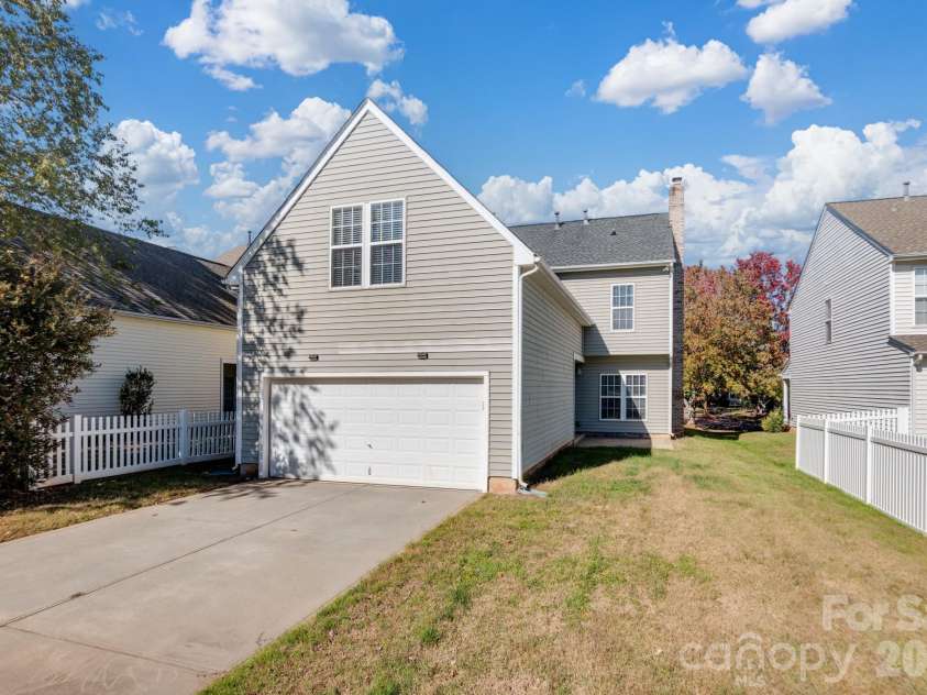 11921 Snapping Turtle Lane, Huntersville, NC 28078.  MLS# CAR4432736, YatesRealty ID 58817. 