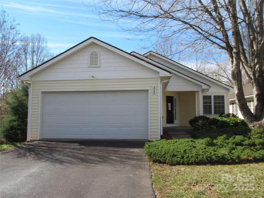 322 Creeks End Circle, Mills River, NC 28759.  MLS# CAR4224272, YatesRealty ID 5882. 