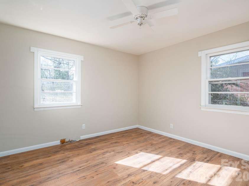 828 Main Street, Shelby, NC 28150.  MLS# CAR4335680, YatesRealty ID 5883. 