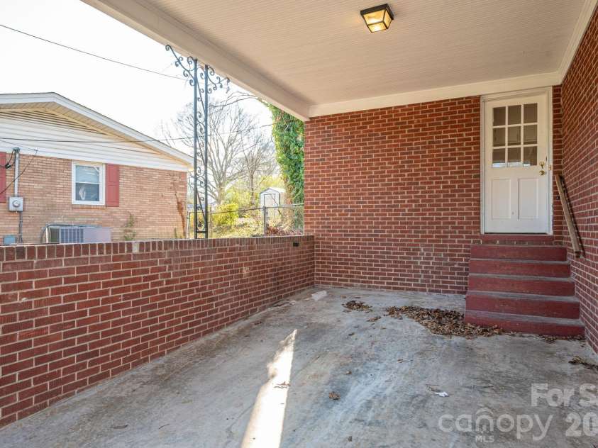 828 Main Street, Shelby, NC 28150.  MLS# CAR4335680, YatesRealty ID 5883. 