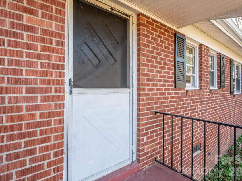 828 Main Street, Shelby, NC 28150.  MLS# CAR4335680, YatesRealty ID 5883. 