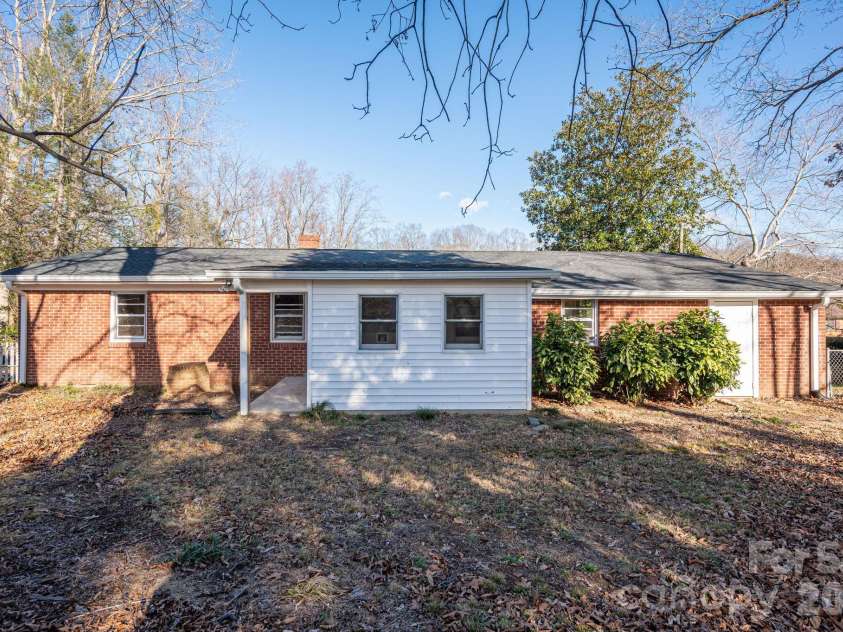 828 Main Street, Shelby, NC 28150.  MLS# CAR4335680, YatesRealty ID 5883. 
