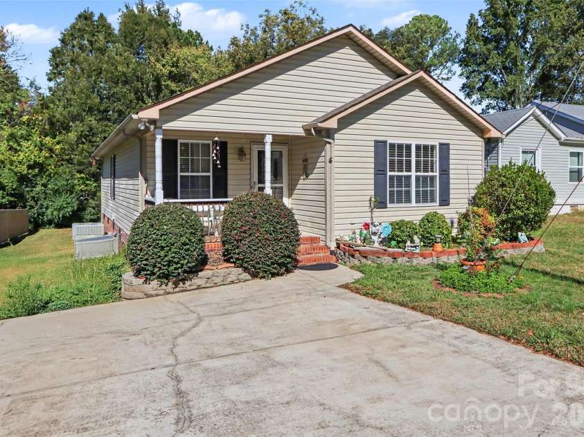 248 Southcircle Drive, Concord, NC 28027.  MLS# CAR4434326, YatesRealty ID 58837. 