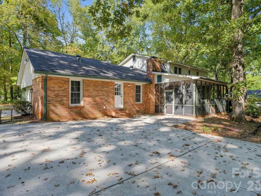 4820 Golfview Court, Mint Hill, NC 28227.  MLS# CAR4437226, YatesRealty ID 58840. 