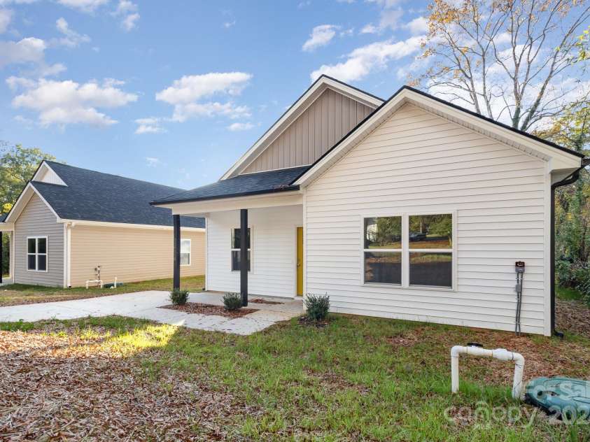 1412 10th Street, Statesville, NC 28677.  MLS# CAR4199459, YatesRealty ID 5885. 