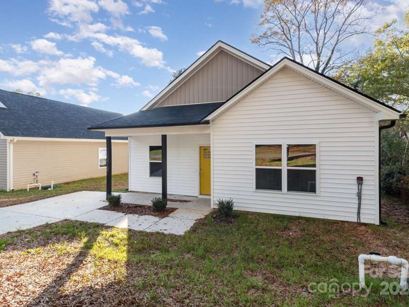 1412 10th Street, Statesville, NC 28677.  MLS# CAR4199459, YatesRealty ID 5885. 