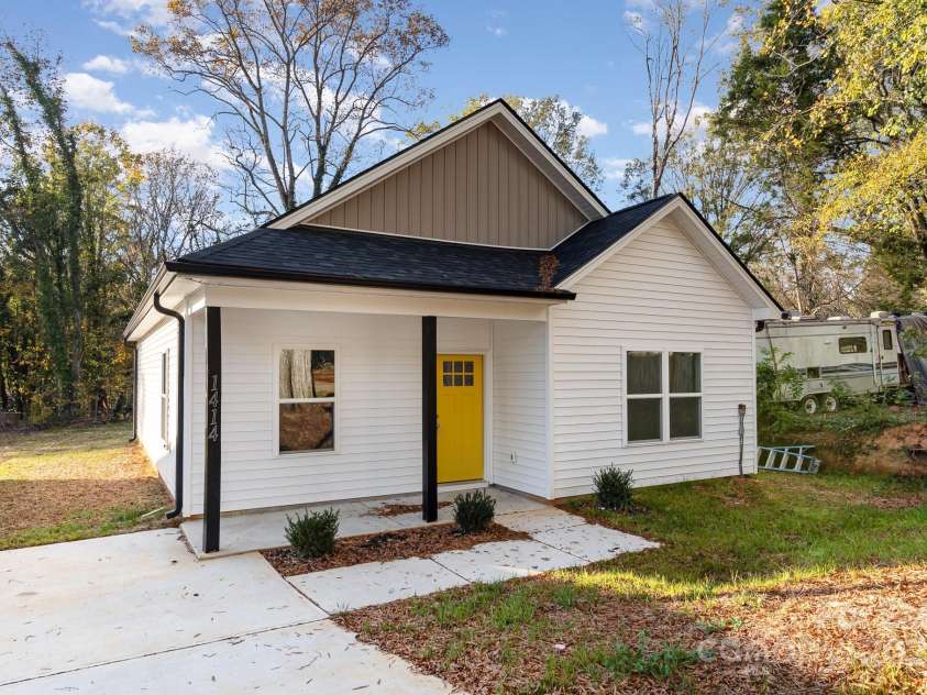 1412 10th Street, Statesville, NC 28677.  MLS# CAR4199459, YatesRealty ID 5885. 