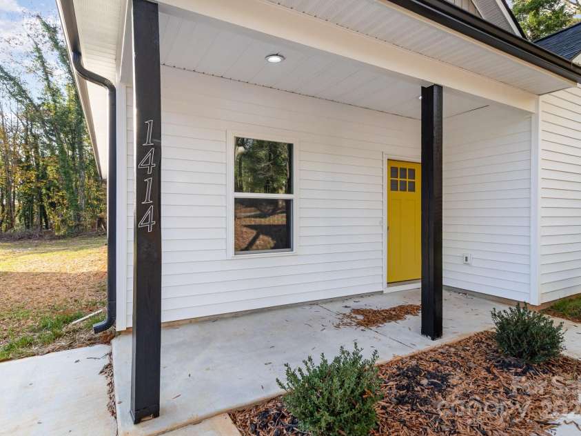 1412 10th Street, Statesville, NC 28677.  MLS# CAR4199459, YatesRealty ID 5885. 