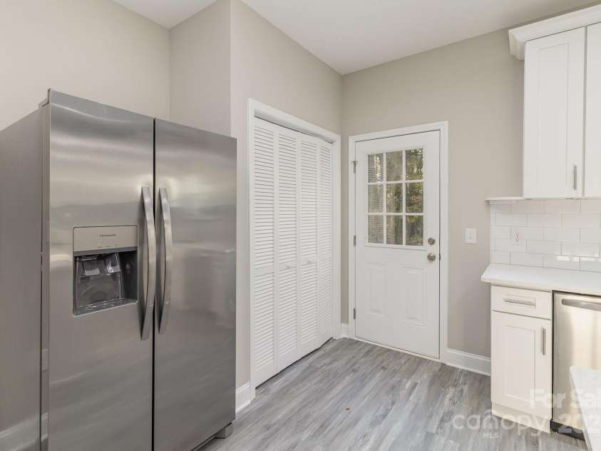 1412 10th Street, Statesville, NC 28677.  MLS# CAR4199459, YatesRealty ID 5885. 